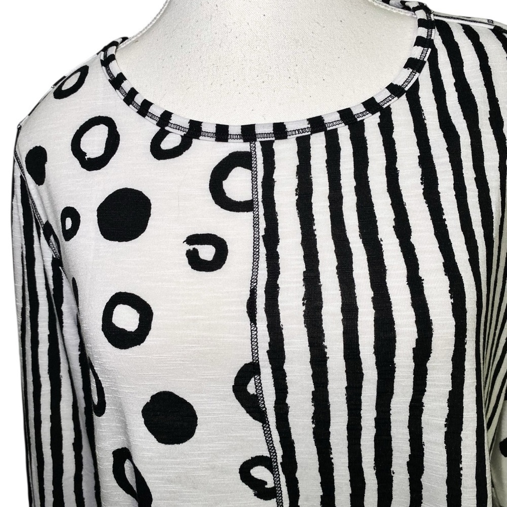 Multiples Monochrome Geometric Long Sleeve Top - Picture 4 of 12